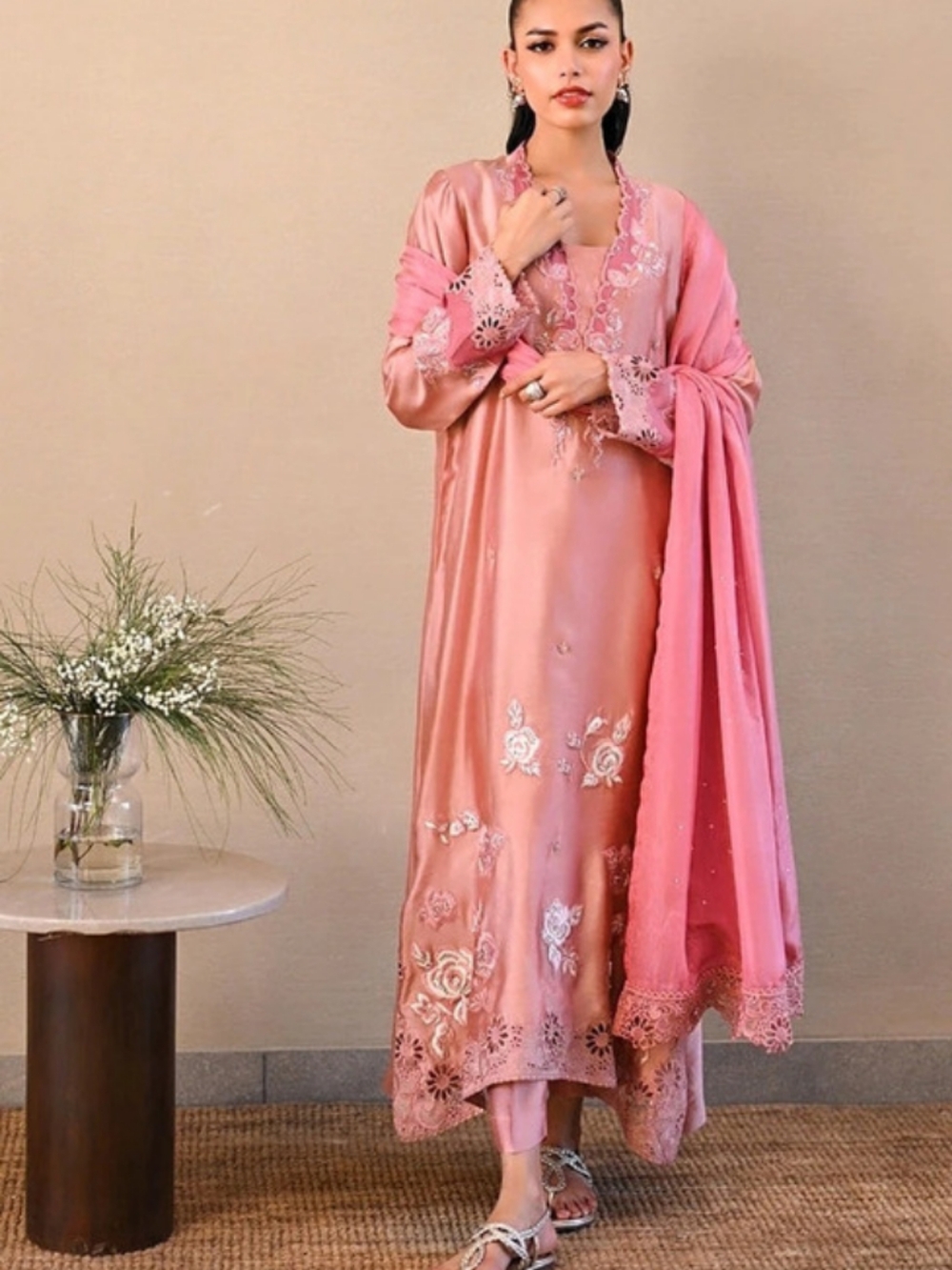 HUE & NET Pink Embroidered Kurta Set Like New